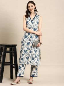 Sleevles kurti pant set