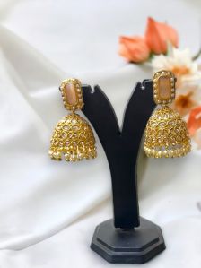 yellow gold earring Jhumka style