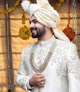 designer sherwani groom mala