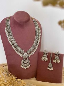 Beaded Pearl Necklace Set