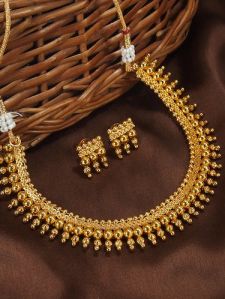 Golden Kundan Necklace Set