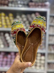 Ladies Beaded Punjabi Jutti