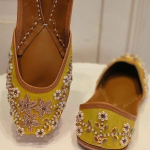 Ladies Designer Embroidered Punjabi Juttis