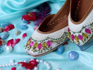 Ladies Handmade Beaded Punjabi Jutti