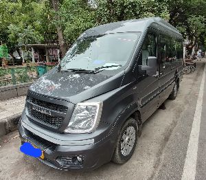 12 seater tempo traveller