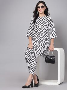 Ladies Ethnic Kurta Set