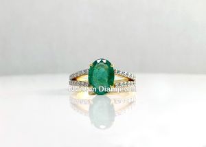 Natural Auspicious Emerald Gemstone and Diamond Ladies Ring