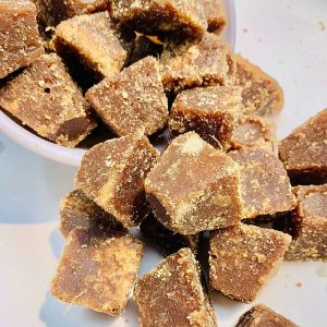 Natural Ginger Jaggery Cubes