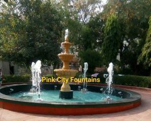 Stone fountain with foaming nozzle