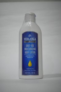 white vedganga moisturizing body lotion