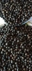 dried black pepper seeds