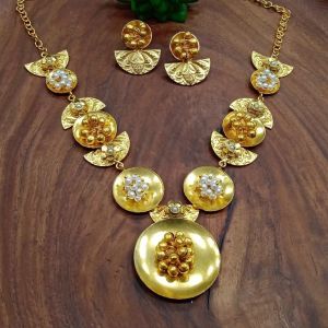 antique gold necklaces