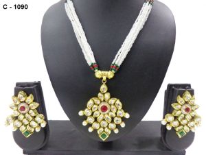 Kundan Pendant Set