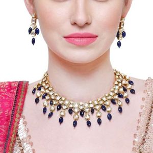 Nilakshi Woman Pendant Necklace Set