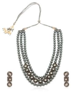 Pearl and Kundan Woman Contemporary Necklace Set