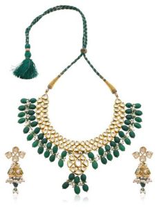 Shahnoor Woman Kundan Necklace Set