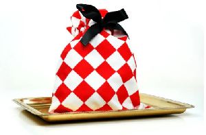 WHITE AND RED Checkered Printed Gift Bag