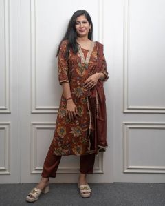 Womens Zari Border Muslin Kurta With Pant & Dupatta Set