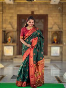 Weaving Soft Paithani Silk Saree