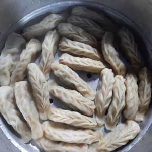 chicken momos