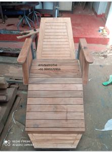 Brown Wooden Nasya Peeth Chair