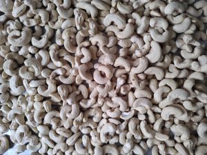 W320 Split Cashew Nuts