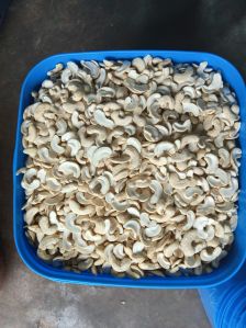 W320 Split Cashew Nuts