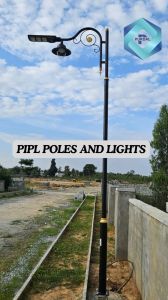 Modern Outdoor Lightning Pole with Dual Power Source