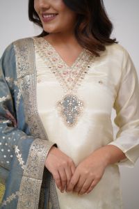 Ladies Embroidered Chanderi Silk Kurta, Pant and Dupatta Set
