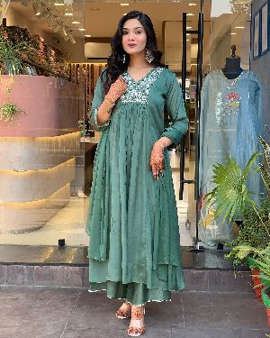 Ladies Stylish Chinon Viscose Embroidered Kurta, Pant and Dupatta Set
