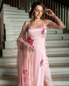 Ladies Peach Viscose Chanderi Kurta, Pant and Dupatta Set