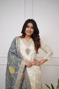 Ladies Embroidered Chanderi Silk Kurta, Pant and Dupatta Set