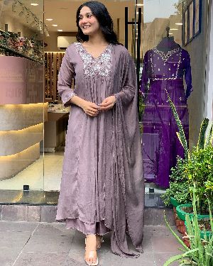 Ladies Stylish Chinon Viscose Embroidered Kurta, Pant and Dupatta Set