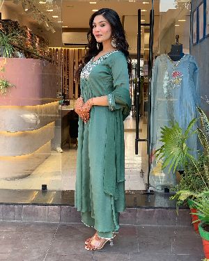 Ladies Stylish Chinon Viscose Embroidered Kurta, Pant and Dupatta Set