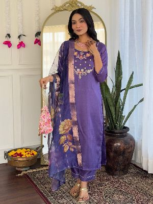 Ladies Viscose Embroidered Kurta, Pant And Jacquard Dupatta Set