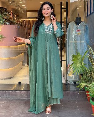 Ladies Stylish Chinon Viscose Embroidered Kurta, Pant and Dupatta Set