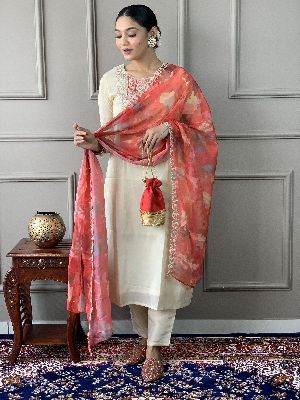 Ladies Embroidered Chanderi Silk Kurta Pant Dupatta Set