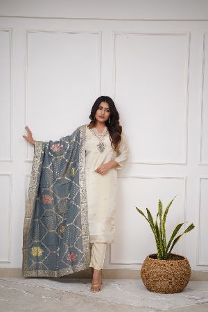 Ladies Embroidered Chanderi Silk Kurta, Pant and Dupatta Set