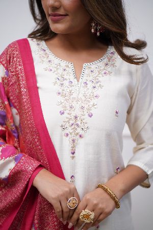 Ladies Embroidered Chanderi Silki  Straight Kurta, Pant and Dupatta Set