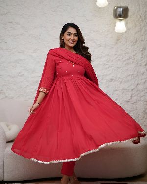 Ladies Red Viscose Chanderi Kurta, Pant and Dupatta Set
