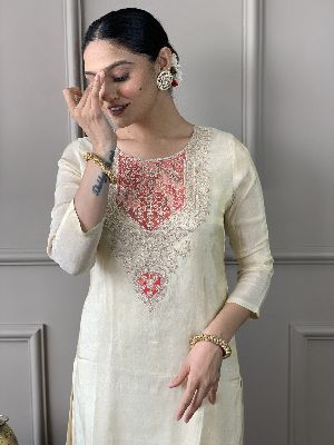 Ladies Embroidered Chanderi Silk Kurta Pant Dupatta Set
