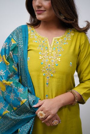 Ladies Embroidered Chanderi Silki  Straight Kurta, Pant and Dupatta Set