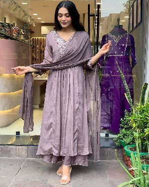 Ladies Stylish Chinon Viscose Embroidered Kurta, Pant and Dupatta Set