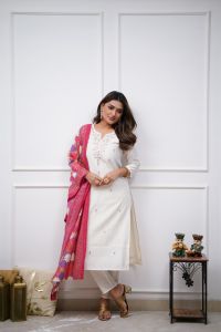 Ladies Embroidered Chanderi Silki  Straight Kurta, Pant and Dupatta Set