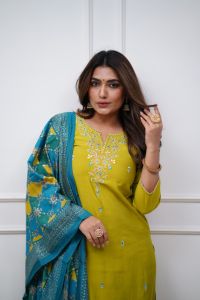 Ladies Embroidered Chanderi Silki  Straight Kurta, Pant and Dupatta Set
