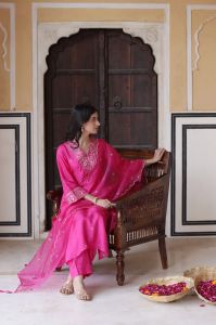 Ladies Pink Viscose Chanderi Kurta, Pant and Dupatta Set