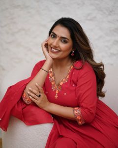 Ladies Red Viscose Chanderi Kurta, Pant and Dupatta Set