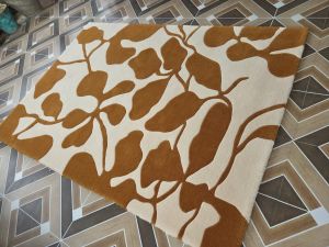 Modern Abstract Handmade Tufted Rug – Beige and Rust Leaf Design