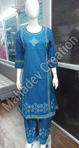 Woman Ethnic Style Geometric Kurta Set