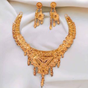Women Elegant Gold Plated Necklace Set